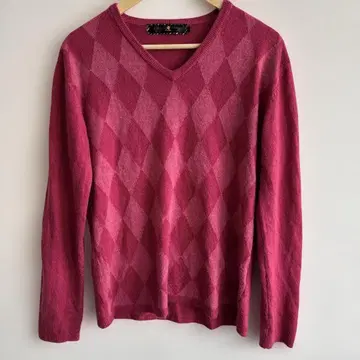 컴플리트 디자인 핑크 V넥 스웨터