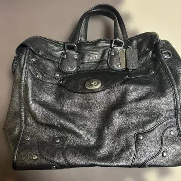 스터드 장식 블랙 가죽 보스턴 백