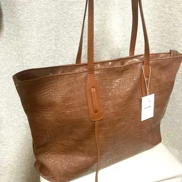 MAISON BREEZE/ 대용량 악어 엠보싱 숄더백