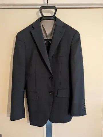 네이비 체크 무늬 비즈니스 정장