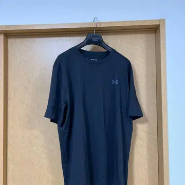 Under Armour 블랙 T셔츠 2XL