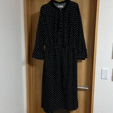 Hina Style 블랙 화이트 도트 긴팔 원피스