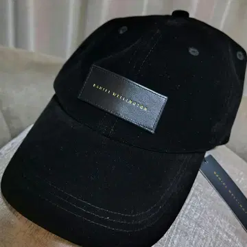 [ 구하기 어려움 ] DANIEL WELLINGTON 벨로아 캡 블랙