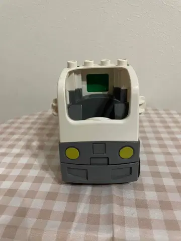 쓰레기 수거차를 닮은 듀플로 레고 블록