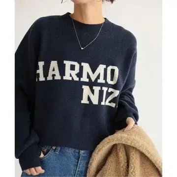 저널 스탠다드 레리움 HARMONIZE 로고 니트