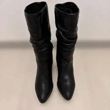 블랙 가죽 부츠 무릎 아래