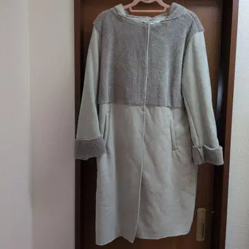 Deux Amour 후드 부착 롱 코트