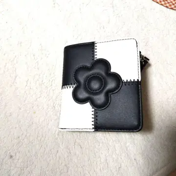 이단 접이식 지갑 블랙 화이트