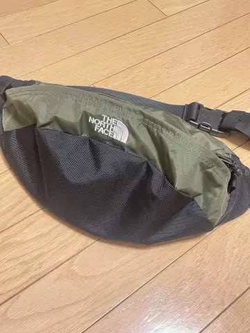 THE NORTH FACE 바디백 올리브 블랙