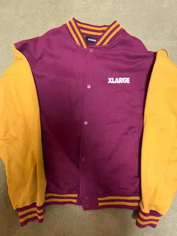 XLARGE 버튼식 바시티 자켓 보라색/옐로우 컬러