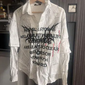 화이트 그래픽 프린트 긴팔 셔츠