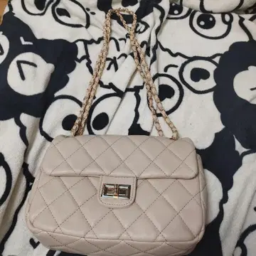 베이지 퀼팅 숄더백