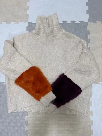ZARA 디자인 니트 퍼 포함 터틀넥 스웨터