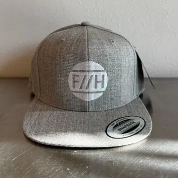 Freely F/H 로고 스냅백 캡 그레이