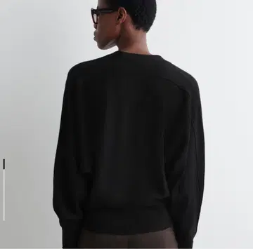 COS 배드 윙 슬리브 메리노울 가디건 블랙