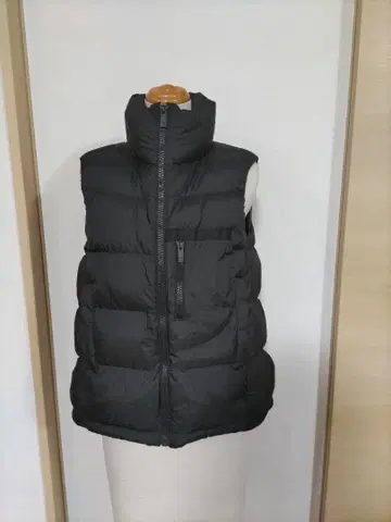 블랙 다운 베스트 지퍼 포함 +J