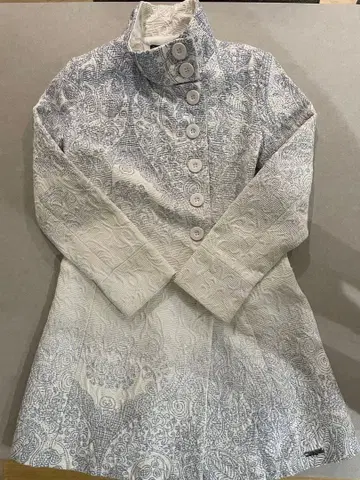 데시구알 스탠드 카라 코트 스카이블루 화이트