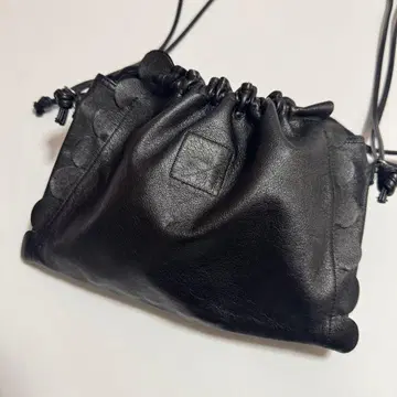 LUDLOW 라들로 가죽 스캘럽 복조리 백 블랙 여성용