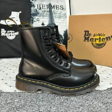 새상품 Dr.Martens 클래식 8홀 부츠 마틴 부츠 23.5cm