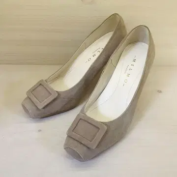 MELMO 버클 모티브 스퀘어토 펌프스