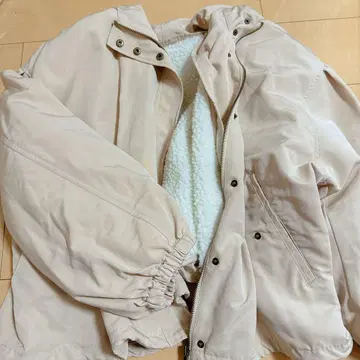 베이지 플리스 자켓 벌룬 슬리브