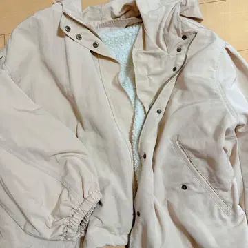 베이지 플리스 자켓 벌룬 슬리브