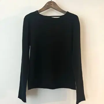 요건 레일 블랙 슬릿 디자인 니트 스웨터