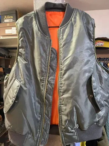 THRIFTY LOOK. MA-1 베스트 자켓 올리브 그린