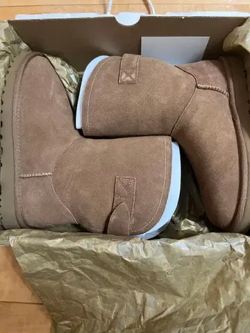 브라운 스웨이드 어그 부츠