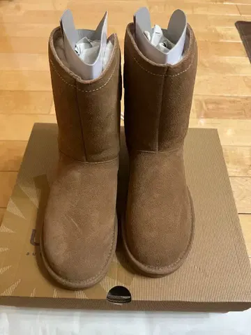 브라운 스웨이드 어그 부츠