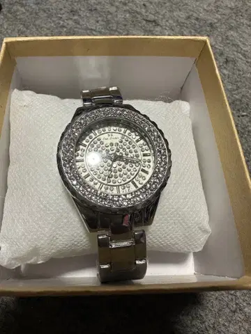 실버 크리스탈 장식 캐주얼 시계