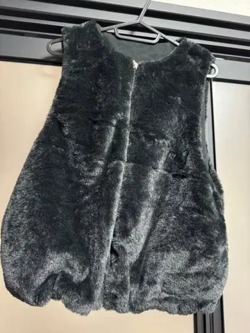 블랙 퍼 베스트 프론트 지퍼 포함 미사용 새상품