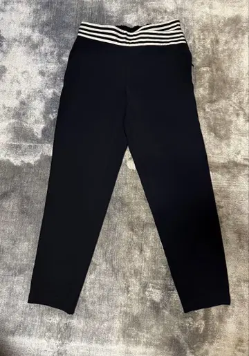 BORDERS at BALCONY 네이비 팬츠