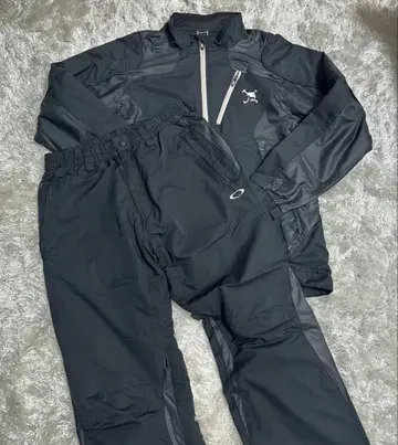 Oakley 블랙 자켓과 팬츠 세트 M