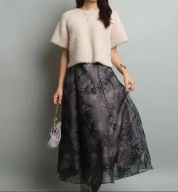 JUSGLITTY 샤기 크롭 니트