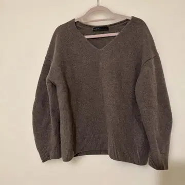 NOBLE 브라운 V넥 긴팔 니트