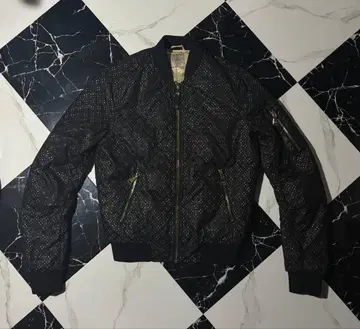 [GUESS] 새상품급 별 스터드 블랙 봄버 자켓 블루종