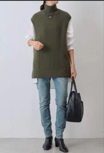 비어즐리 야크 소재 올리브 터틀넥 니트 베스트