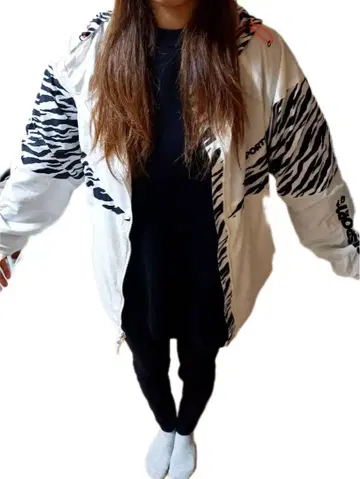 XGIRL SPORTS 제브라 패턴 자켓