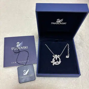 Swarovski 플라워 모티브 목걸이