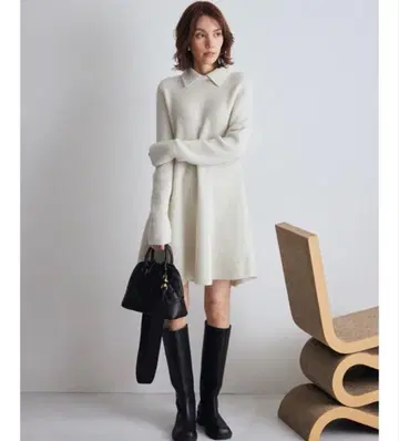 카라 부착 페플럼 니트 미니 원피스 미라 오웬