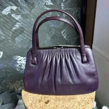 퍼플 가죽 핸드백 개더