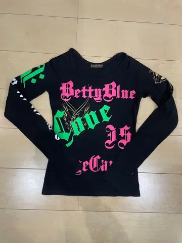 Betty Blue Love 긴팔 T셔츠 Y2K