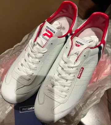 한정판 1족 새상품 미사용 패트릭 가죽 스니커즈 42 사이즈 TRC