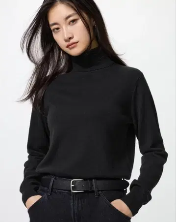 UNIQLO 블랙 캐시미어 터틀넥 스웨터