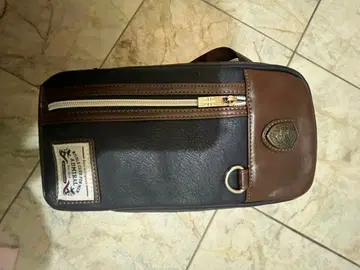 숄더백 다크 블루와 브라운