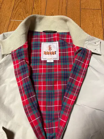 BARACUTA G9 베이지 사이즈 40