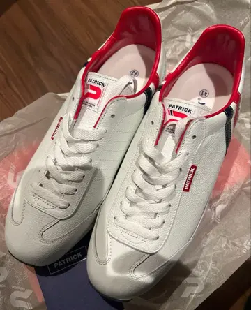평일 한정 가격 새상품 미사용 패트릭 가죽 스니커즈 43 사이즈 TRC