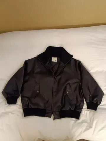 블랙 봄버 자켓 합성 피혁