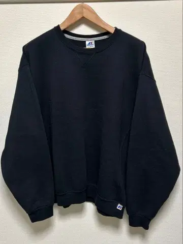 러셀 Russell 맨투맨 블랙 무지